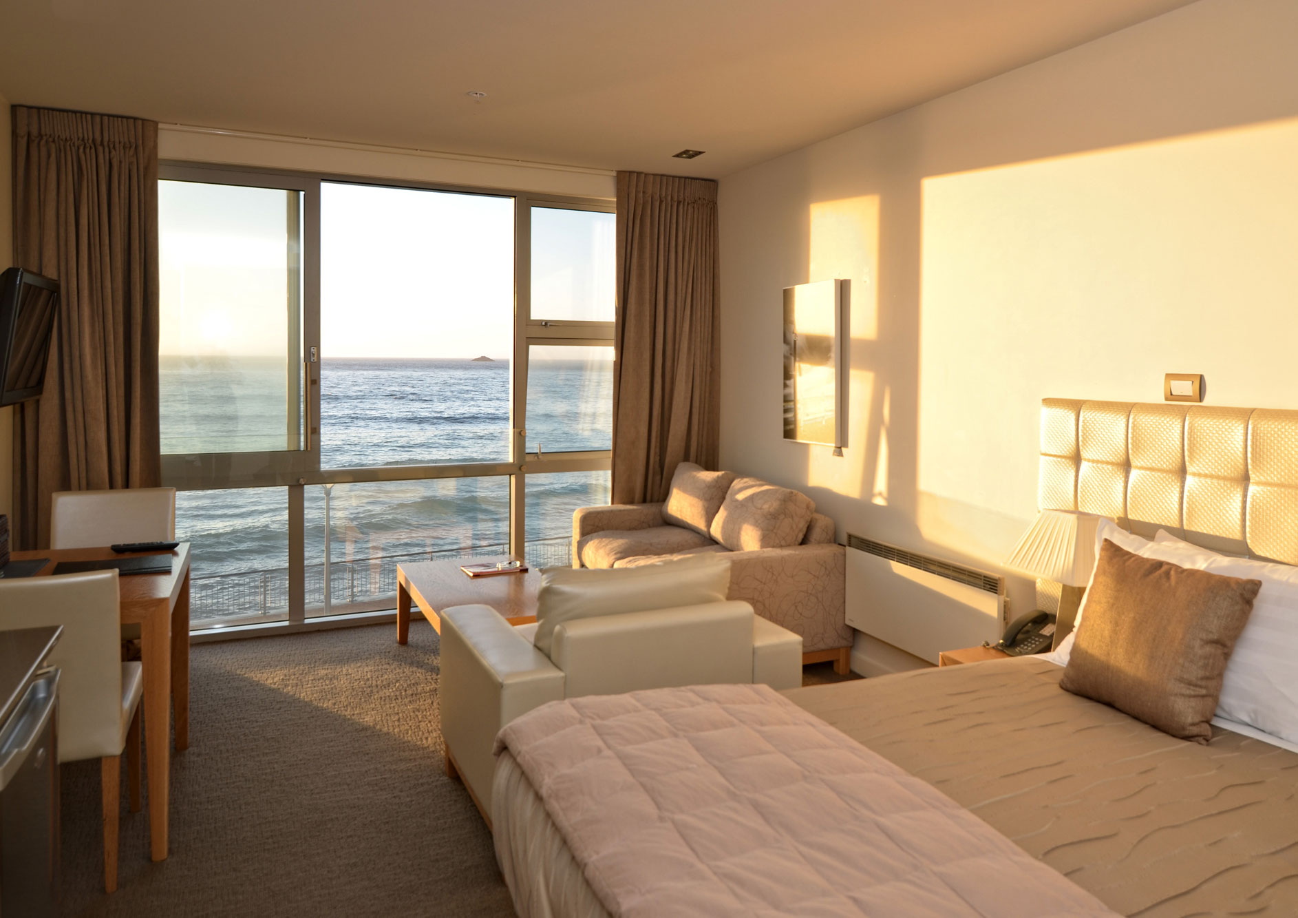 EXECUTIVE OCEAN VIEW ROOM Hotel St Clair Luxury Hotel Accommodation   Executive Ocean VIew Room 3 