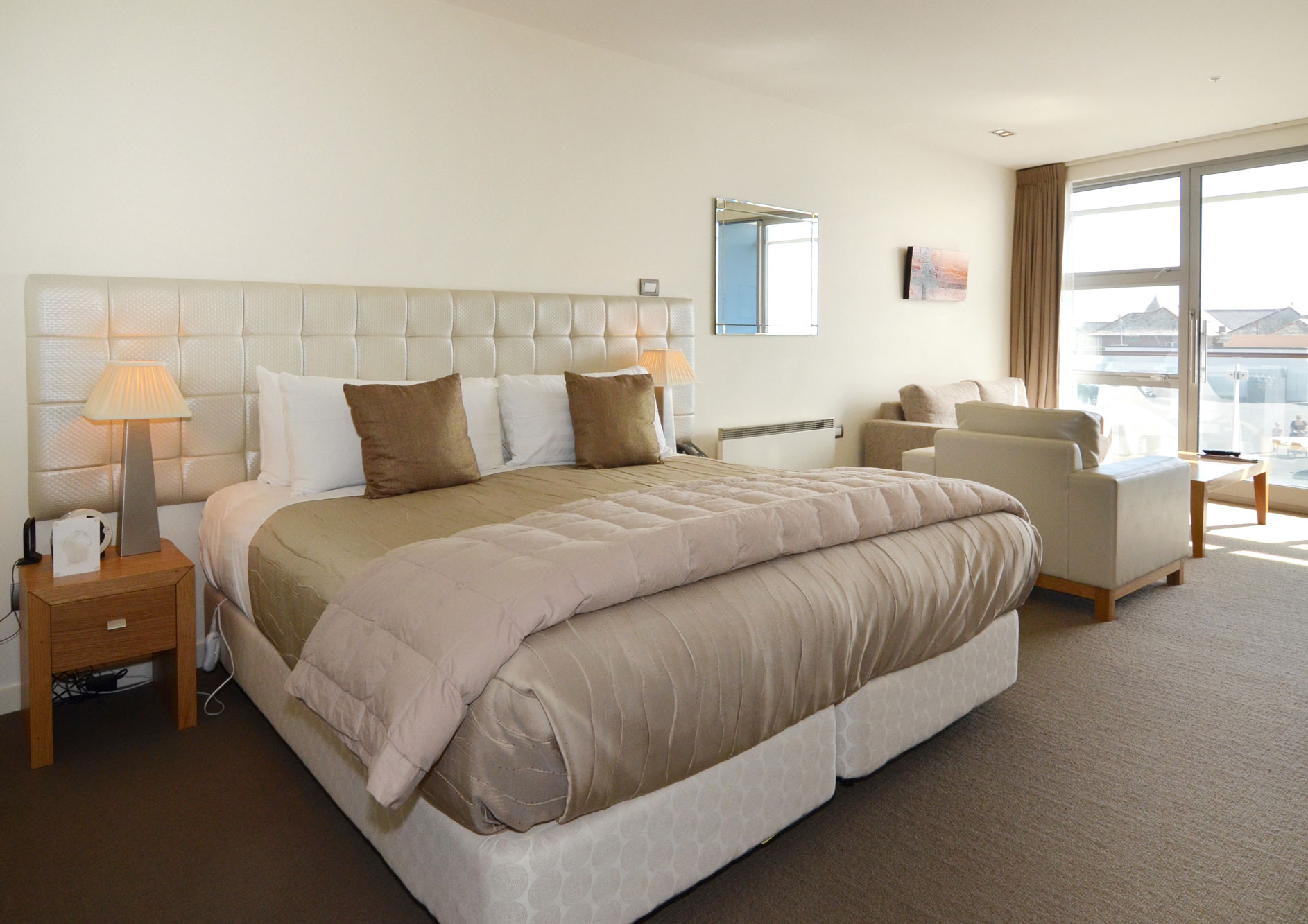 Premier-Studio-Suites-3