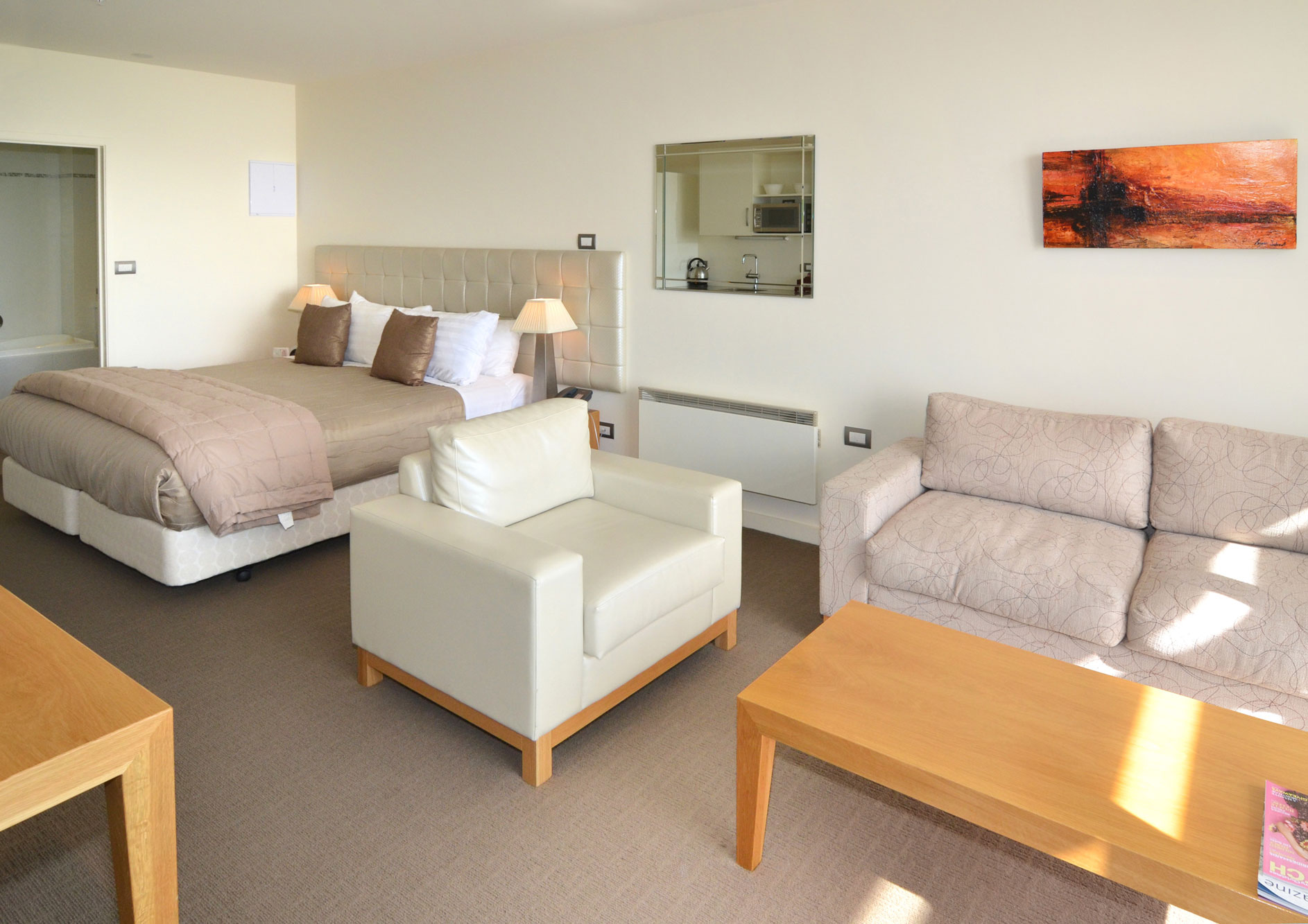 Premier-Studio-Suites-5